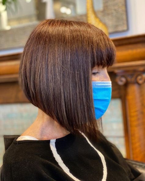 Bangs are super cool when added to bobs. But when you add bangs to an angled bob, now you've got a stylish haircut. Angled Bob With Bangs, Medium Angled Bobs, Wavy Angled Bob, Angled Bangs, Short Angled Bobs, Aline Bob, Long Angled Bob, Graduated Bob Haircuts, Angled Bobs