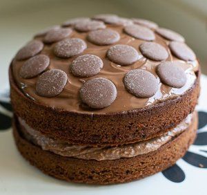 Cadbury's Dairy Milk Chocolate Cake - Sweet Potato Sour Cream, Pecan Praline Sauce, Milk Chocolate Cake, Cadbury Dairy Milk Chocolate, Sour Cream Pound Cake, Dairy Milk Chocolate, Cake Mixture, Cake Baking Recipes, Dairy Milk