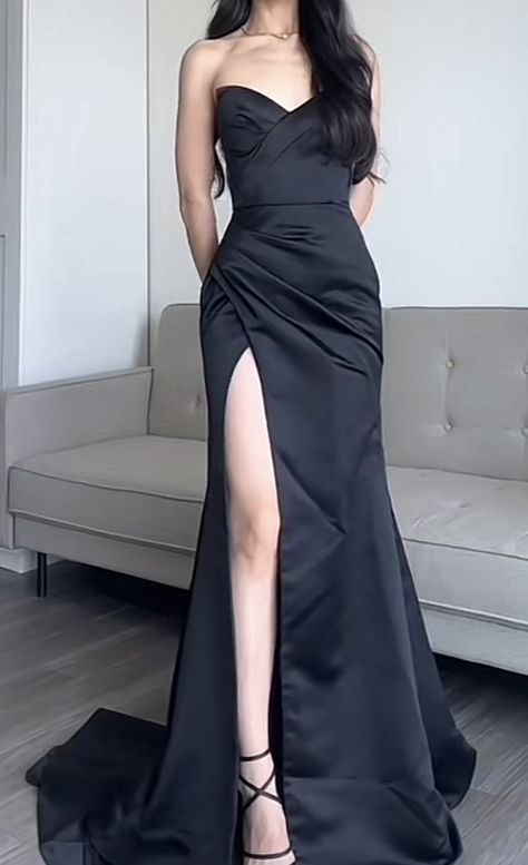 Old Money Prom Dress Black, Freshers Dress Ideas, Black Silk Dress Outfit Classy, Black Classy Prom Dress, Silk Dress Outfit Classy, Korean Prom Dresses, Black Dress Classy Elegant Long, Asian Prom Dress, Formal Casual Dresses