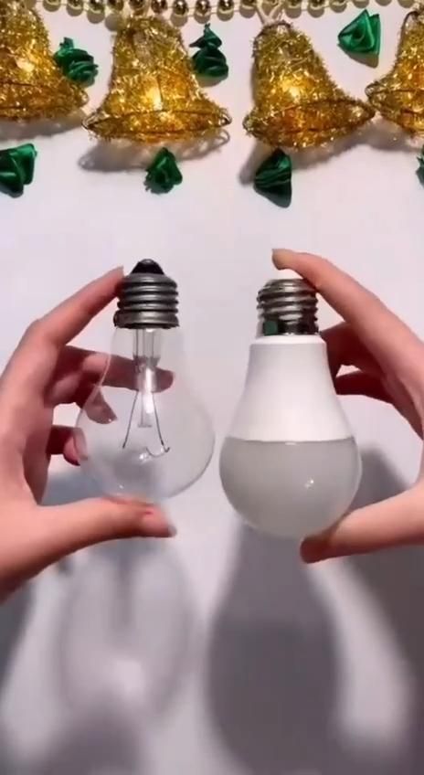 Light Bulb Christmas Decorations, Painted Christmas Light Bulbs Snowman Ornaments, Light Bulb Christmas Crafts, Light Bulb Ornaments Diy Ideas, Newest Crafts Trends Diy 2024, Christmas Bulbs Decorations Ideas, Lightbulb Christmas Ornaments, Xmas Craft Ideas, Diy Light Bulb Crafts