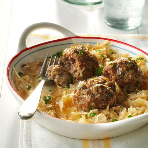 German Meatballs German Meatballs, Cream Gravy, Homemade Sauerkraut, Sauerkraut Recipes, Meatballs Recipe, Sweet Cream, Minced Meat, Beef Dinner, Meatball Recipes