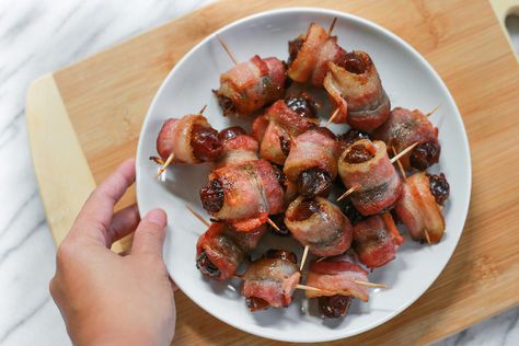 Easy 3-Ingredient Bacon Wrapped Dates Healthy Paleo Snacks, Bacon Wrapped Avocado, Bacon Wrapped Pineapple, Breakfast Skillet Recipes, Pineapple Shrimp, Wrapped Dates, Keto Appetizers, Bacon Wrapped Dates, Inflammatory Recipes