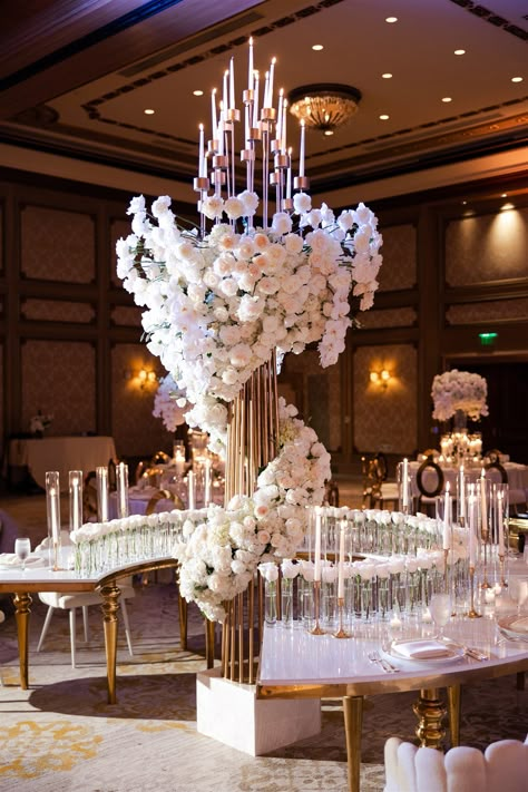 Regal Wedding Theme, Corporate Event Centerpieces, Royal Wedding Themes, Luxury Wedding Centerpieces, Luxury Flower Arrangement, Event Venue Design, Bride Groom Table, Elegant Wedding Themes, Luxury Weddings Reception