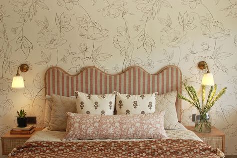 WHAT A FUN SPACE THIS WAS TO STYLE! This daughter’s bedroom designed by @studio.entee was the perfect setup for us to try our hands on our blockprint cushions. Stepping into this daughter’s bedroom certainly seems like entering a vintage room with layered patterns and textures. Bold big floral wallpaper with shades of cream and muted rust headboard created a warm aesthetic in this bedroom. To add more vintage charm in it, we added our Buta floral blockprint , Mahika in 20*20 and paired it wi... Rust Headboard, Big Floral Wallpaper, Floral Headboard, Shades Of Cream, Warm Aesthetic, Neutral Cushions, Big Floral, Vintage Room, Classic Pattern