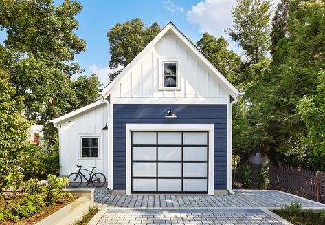 Detached Garage Ideas, 1925 Bungalow, Nice Garage, Farmhouse Garage, Modern Garage Doors, Garage Remodel, Garage Door Design, Modern Garage, Garage Ideas