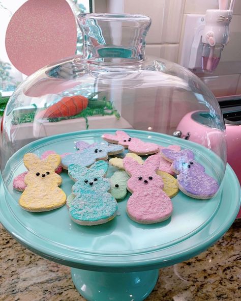 Easter Pfp, Preppy Easter, Easter Hosting, Easter Bunny Cookies, Preppy Spring, Easter Wallpaper, Bunny Cookies, Pastry Art, Spring Shower