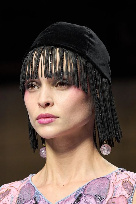 Giorgio Armani Fall 2023 Ready-to-Wear Fashion Show | Vogue Fall 2023 Ready To Wear, 2023 Ready To Wear, Fancy Hats, Vogue Runway, Fall 2023, Muslim Fashion, Giorgio Armani, Autumn Winter Fashion, Headpiece