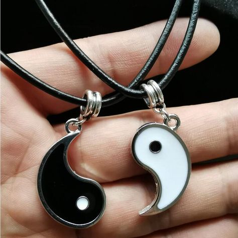 Paired Things Necklace Yin Yang | Paired Pendants Yin Yang - Necklace Black Friendship, Necklace For Couples, Couples Necklaces, Friendship Couple, Yin Yang Necklace, Bracelet Viking, Bff Necklaces, Pendants Necklace, Best Friend Jewelry