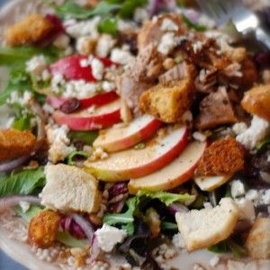 French Vinaigrette, Chicken Pie Recipe, Yogurt Chicken Salad, Chicken Salad With Apples, Big Salad, Grilled Chicken Salad, Eat Salad, Lunch Salads, Cuisine Recipes