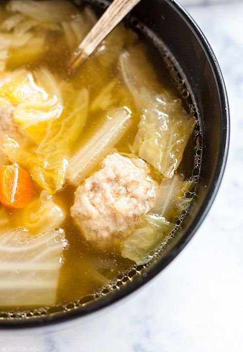 Pork Meatball Soup, Pork Meatball, Meatball Soup Recipes, Turkey Tetrazzini, Cambodian Food, Khmer Food, Pork And Cabbage, Pork Soup, Asian Pork