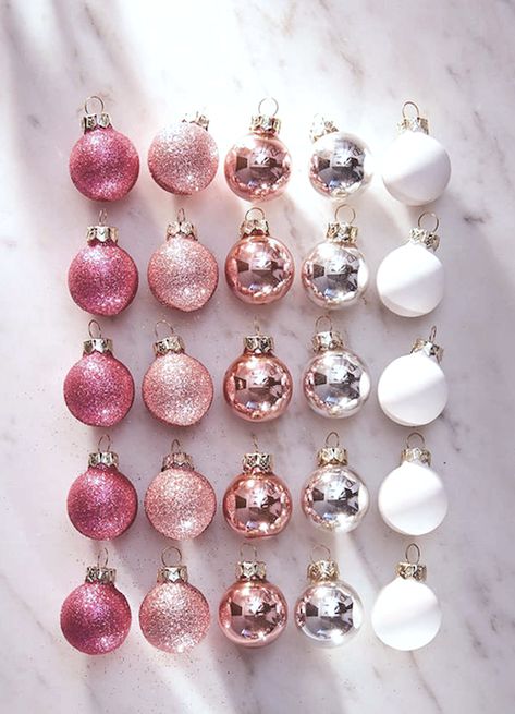 Una Navidad de color rosa - Sophie Kors Weddings Cool Wedding, Rose Gold Christmas, Pink Xmas, Practical Wedding, Christmas Tree Decorations Diy, Pink Christmas Decorations, Pink Decor, Santa Baby, Affordable Wedding