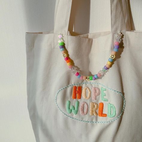 Fashion Craft Ideas, Tote Bag Embroidery Ideas Aesthetic, Embroidery On Tote Bags, Embroider Bag, Tote Bags Diy, Tote Bag Craft, Tote Bag Bts, Cool Tote Bags, Tod Bag