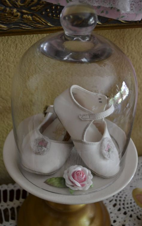 the poor sophisticate: August 2011 Thomas Bedroom, Cloche Display, Décoration Baby Shower, Whimsical Baby Shower, Bebe Shower, Pregnancy Ideas, Boy Baby Shower Ideas, Vintage Baby Shower, Baby Nike