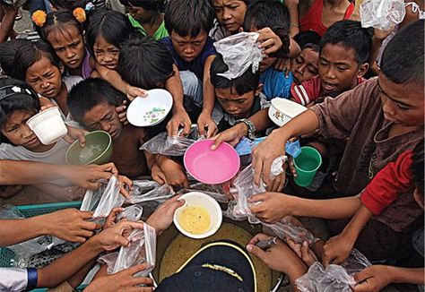 Despite the suitability of Philippine farms for food crops, millions of Filipinos suffer from hunger and are malnourished. According to the World Hunger Report 2018, there are still some 14.2 million undernourished Filipinos and 13.3 million food-insecure Filipinos. Taken together, these account for nearly a third of the country’s population. Poverty Photography, Feeding Program, Poverty And Hunger, Family Logo, Hungry Children, World Hunger, Fat Burning Supplements, Food Insecurity, Health Trends