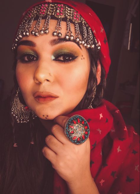 Afghani Makeup, Weave Art, Pakistani Makeup, Beautiful Costumes, Face Tattoo, Inspirational Celebrities, Traditional Fashion, Photo Pose, Weaving Art