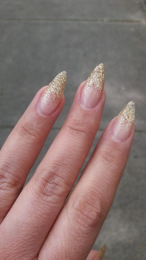 Gold Chrome And Glitter Nails, Gold Glitter Gradient Nails, Nails For Winery, Golden Sun Nails, Gold Fade Nails, Gold Glitter Fade Nails, Beyonce Nails Inspiration, Acrylic Gold Nails, Gold Glitter Nails Acrylic