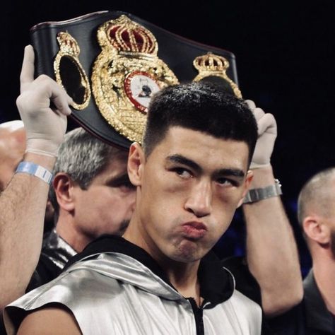 Dmitry Bivol, Olympic Boxing, Boxing Images, Russian Fighter, Mma Boxing, Punk Hair, Combat Sports, Website Link, Couple Aesthetic