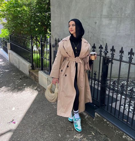 Trench Coat Outfit, Airport Look, Hijabi Aesthetic, Hijabi Fashion, Modest Fashion Outfits, Coat Outfits, Hijab Outfit, Hijab Fashion, Modest Fashion