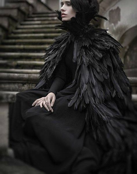 Dark Queen, Yennefer Of Vengerberg, Raven Queen, Ange Demon, Fantasy Costumes, Foto Art, Black Feathers, Dark Beauty, Fantasy Fashion