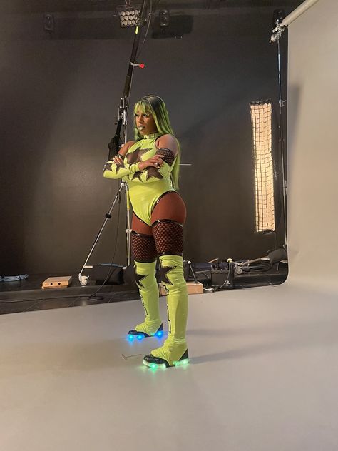 Naomi Wwe 2024, Wwe Naomi, Naomi Wwe, Trinity Fatu, Company Photo, Pear Body, Wwe Women, Wwe Female Wrestlers, Wwe Girls