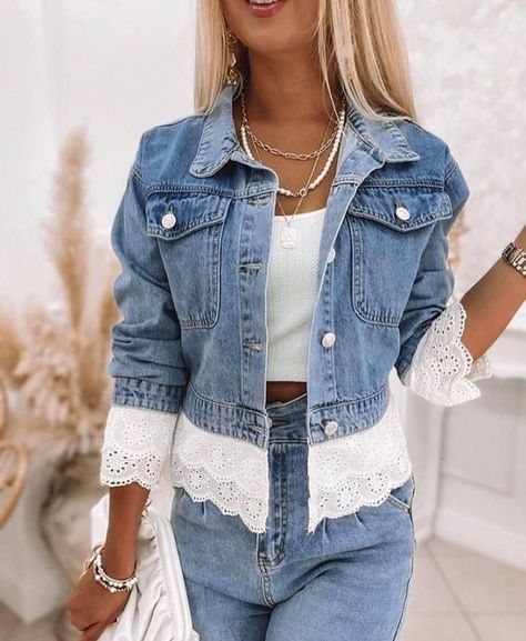 Upcycled Denim Jacket, Diy Denim Jacket, Denim Crafts Diy, Shabby Chic Clothes, Embellished Denim Jacket, Upcycle Clothes Diy, Denim Ideas, Patchwork Denim, Mode Jeans