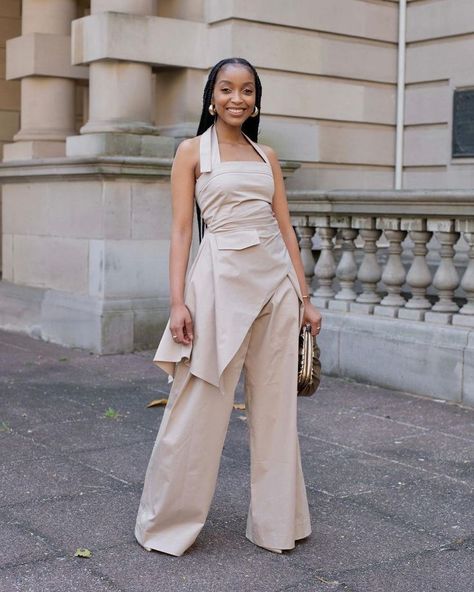 Flowy Trousers, Best Dressed Celebrities, High Waisted Dress, Effortlessly Chic Outfits, Mode Chic, Classy Work Outfits, Classy Casual Outfits, Mode Ootd, Modest Fashion Outfits