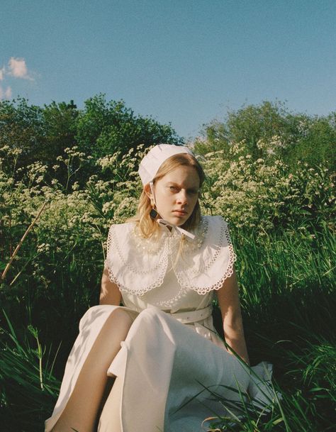 Editorial Poses, Essential Dress, Foto Art, The Grass, Material Girls, Photography Inspo, Adele, Fast Fashion, Editorial Photography