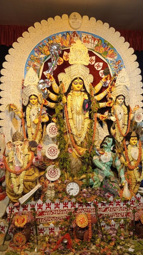 Bengali Durga Maa, Mata Ji, Devi Temple, Vishnu Ji, Krishna And Radha, Vedic Art, Body Building Men, Durga Puja, Durga Maa