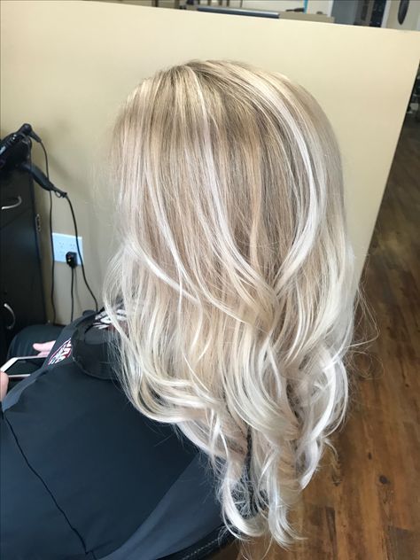 blonde shadow root and balayage😍 Bleach Blonde Shadow Root, White Blonde With Shadow Root, Icy Blonde Hair With Shadow Root, Root Tap Blonde, Blonde Shadow Root, Shadow Root Blonde, Healthy Blonde Hair, Blonde Hair With Roots, Icy Blonde Hair