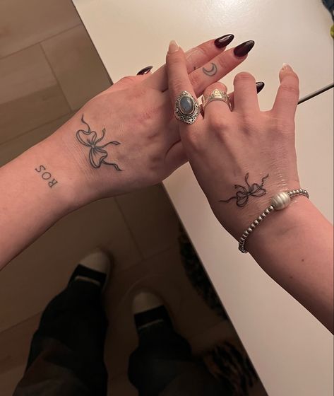 Aesthetic Sibling Tattoos, Sister Tattoo Aesthetic, Old Money Tattoo Aesthetic, Aesthetic Sister Tattoos, Matching Tattoos Aesthetic, Aesthetic Matching Tattoos, Bestie Tats, Siblings Tattoo, Soul Sister Tattoos