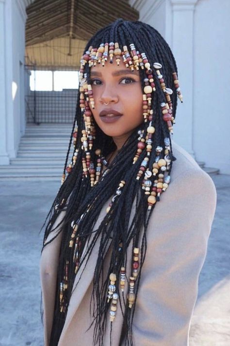 Beautiful Braids with Beads Inspiration   - 21 Ways To Rocks Braids With Beads Braids With Bangs, Cornrows With Beads, Braids And Beads, Low Ponytails, High Buns, New Natural Hairstyles, Braid Ponytail, Braided Styles, Hair Afro