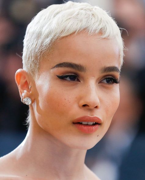 Zoe Kravitz Short Hair, Shaved Blonde, Ice Blonde Hair, Short White Hair, Shaved Hair Designs, Bleach Blonde Hair, Ice Blonde, Super Short Hair, Platinum Hair