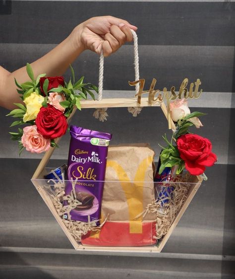 Basket Decoration Ideas Gift, Gift Hamper Ideas For Birthday, Handmade Gift Hampers Ideas, How To Gift Wrap A Tshirt, Marawa Box Ideas, Valentine Hampers Ideas, Chocolate Hamper Basket, Valentine Hampers, Gift Hamper Ideas