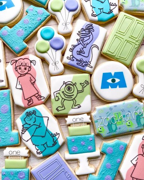 Roundhouse Cookie Technique, Monsters Inc Cookies, Monsters Inc Mike, Flood Icing, First Birthday Cookies, Cartoon Cookie, Monster Inc Birthday, Snoopy Birthday, Birthday Vibes