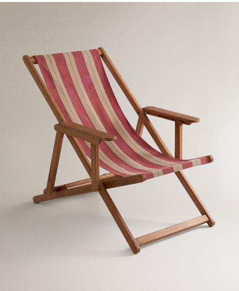 Wood Lounge Chair, Taking Up Space, Folding Lounge Chair, Interiors Dream, Lawn Chairs, Beach Chair, Sling Chair, Vintage Beach, Beach Chairs