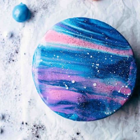 White Food Coloring, Cake Recipe Easy, Mirror Glaze Cake Recipes, Galaxy Party, Resep Brownies, Galaxy Cake, Mirror Glaze Cake, Mirror Cake, Cake Pop Molds