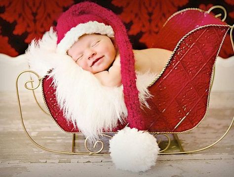 20 Christmas Picture Ideas with Babies - Capturing Joy with Kristen Duke Newborn Christmas Pictures, Baby Christmas Hat, Baby Christmas Photography, Newborn Christmas Photos, Christmas Baby Pictures, Baby Christmas Photos, Newborn Christmas, Foto Baby, Foto Tips