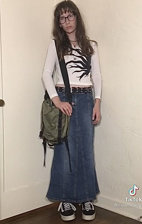 Long Denim Skirt Outfit 90s, Long Denim Skirt Grunge, 90s Denim Skirt Outfit, Long Denim Skirt Outfit, Denim Skirt Outfit, Goth Fits, 2000s Japanese Fashion, White Long Skirt, Denim Skirt Outfits