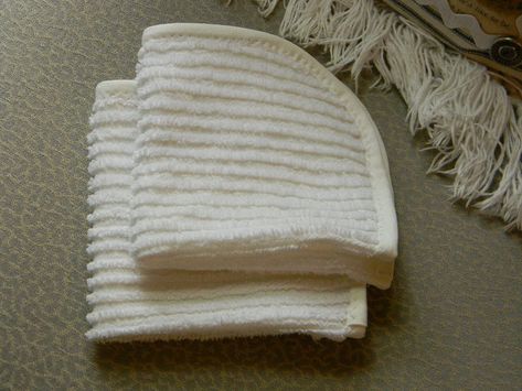 These Recycled Chenille Washcloths will inspire many more sewing craft ideas, especially if you have a bunch of recycled fabric. This sewing tutorial will teach you how to use the fabric from old chenille bedspreads to make wonderful washcloths. Chenille Bedspread Crafts, Chenille Crafts, Diy Quilting, Linen Bedding Natural, Cheap Gift Ideas, Grey Linen Bedding, Green Craft, Vintage Chenille, Retirement Income