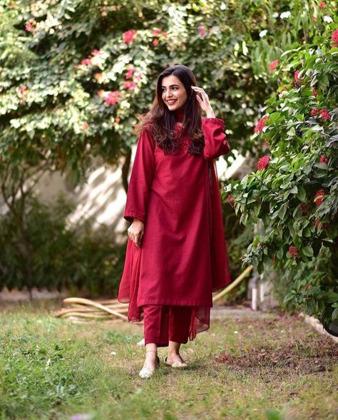 Pakistani Dresses Simple, Simple Dress Casual, Latest Dress Design, Simple Kurta Designs, Pakistani Fashion Casual, Pakistani Fancy Dresses, Pakistani Dresses Casual, Desi Fashion Casual, Beautiful Pakistani Dresses