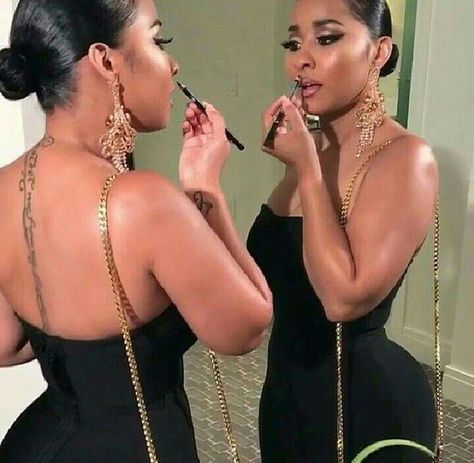 Tammy Rivera Hairstyles, Top Bun With Bangs, Swoop Bun Natural Hair, Bun Hairstyles Black Women, Tammy Rivera Outfits, Black Hair Bun Styles, Twisty Bun, Bun Hairstyles For Black Women, Natural Hair Bun