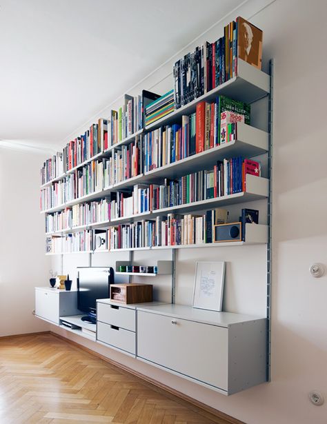 dieter rams shelves Braun Design, Shelf Furniture, Dieter Rams, Home Library Design, Room Shelves, Living Room Shelves, Home Libraries, Shelving Systems, Living Styles