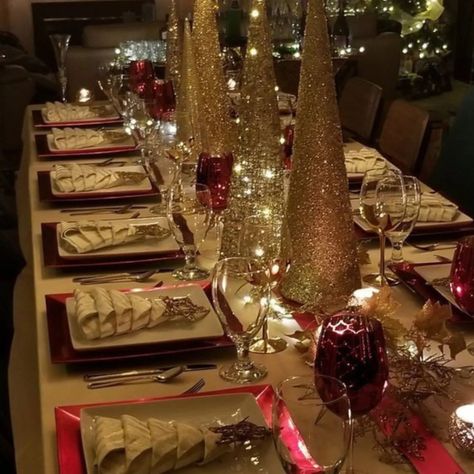 Setting the Scene for Christmas Making Memories That Will Last a Lifetime #christmasdecorations #christmasstable #customisedtable #id.ideal #grrizk Glam Christmas Party, Fancy Christmas Party, Glam Christmas, Party Inspo, Making Memories, The Scene, Dinner Party, Christmas Party, Christmas Decorations