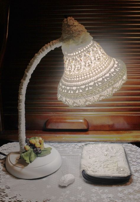 Crochet Lampshade Cover Free Pattern, Crochet Lampshade Cover, Crochet Lampshade Pattern Free, Lamp Crochet, Lampshade Tutorial, Crochet Lampshade, Crochet Lamp, Lamp Makeover, Diy Lampe