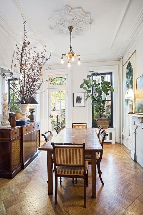 Roman Williams, New York Brownstone, Wood Mouldings, Traditional Dining Room, Dining Room Inspiration, The Dining Room, Neo Traditional, Boho Interior, Dining Room Design