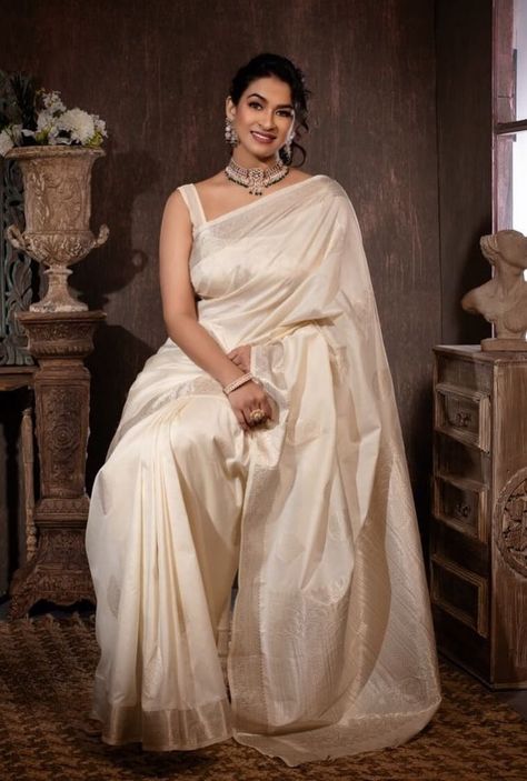 Misha Ghoshal Ethnic And Western Outfits White Silk Saree, Saree Bollywood, Yellow Saree, Patiala Salwar, Gold Blouse, Half Sleeve Blouse, Cream Silk, Kanchipuram Saree, Silk Sarees Online