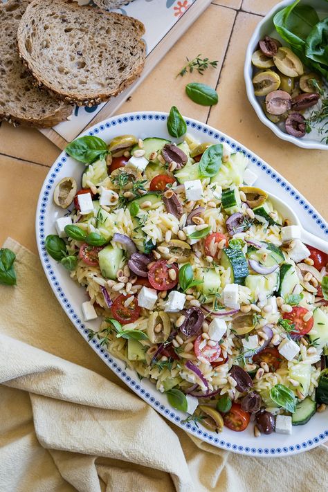 Orzo Salat, Yam Yam, Orzo, Vegetable Recipes, Feta, Food And Drink, Herbs, Pins