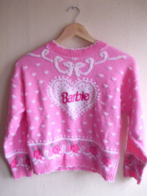 Barbie sweater Barbie Outfits Pink, Barbie Sweater, Barbie Sweatshirt, Barbie Outfits, Barbie Friends, Barbie World, Girly Fashion, Barbie Girl, Girls Sweaters