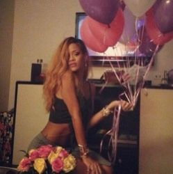 Badgirlriri Aesthetic, Rihanna Nails, Rihanna 2013, Rihanna Instagram, Rihanna News, Rihanna Photos, Rihanna Riri, Its A Girl Balloons, Bad Gal