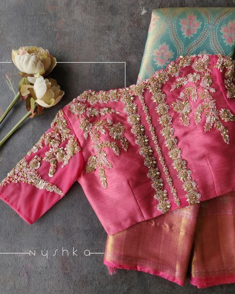 High Neck Blouse Maggam Work, Back High Neck Blouse Designs, High Neck Blouses, Saree Blouse Ideas, Blouse Designs High Neck, Latest Bridal Blouse Designs, Maggam Work Blouse, Blouse Designs Catalogue, Blouse Ideas